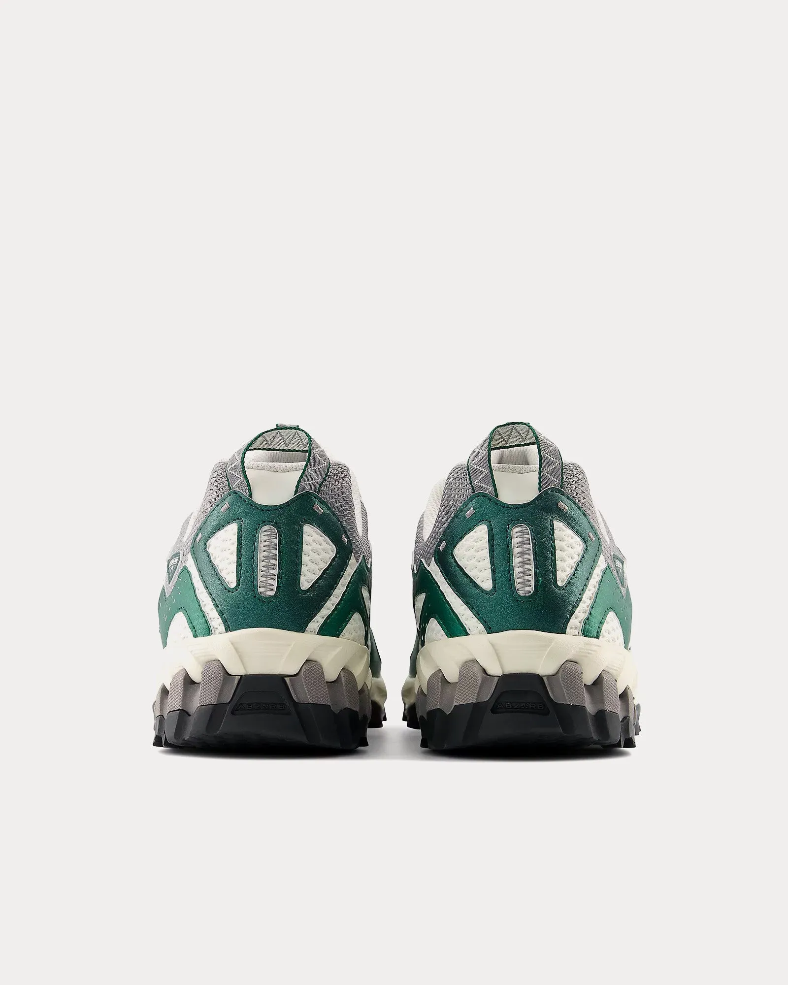610v1 Nightwatch Green / Sea Salt / Shadow Grey Low Top Sneakers
