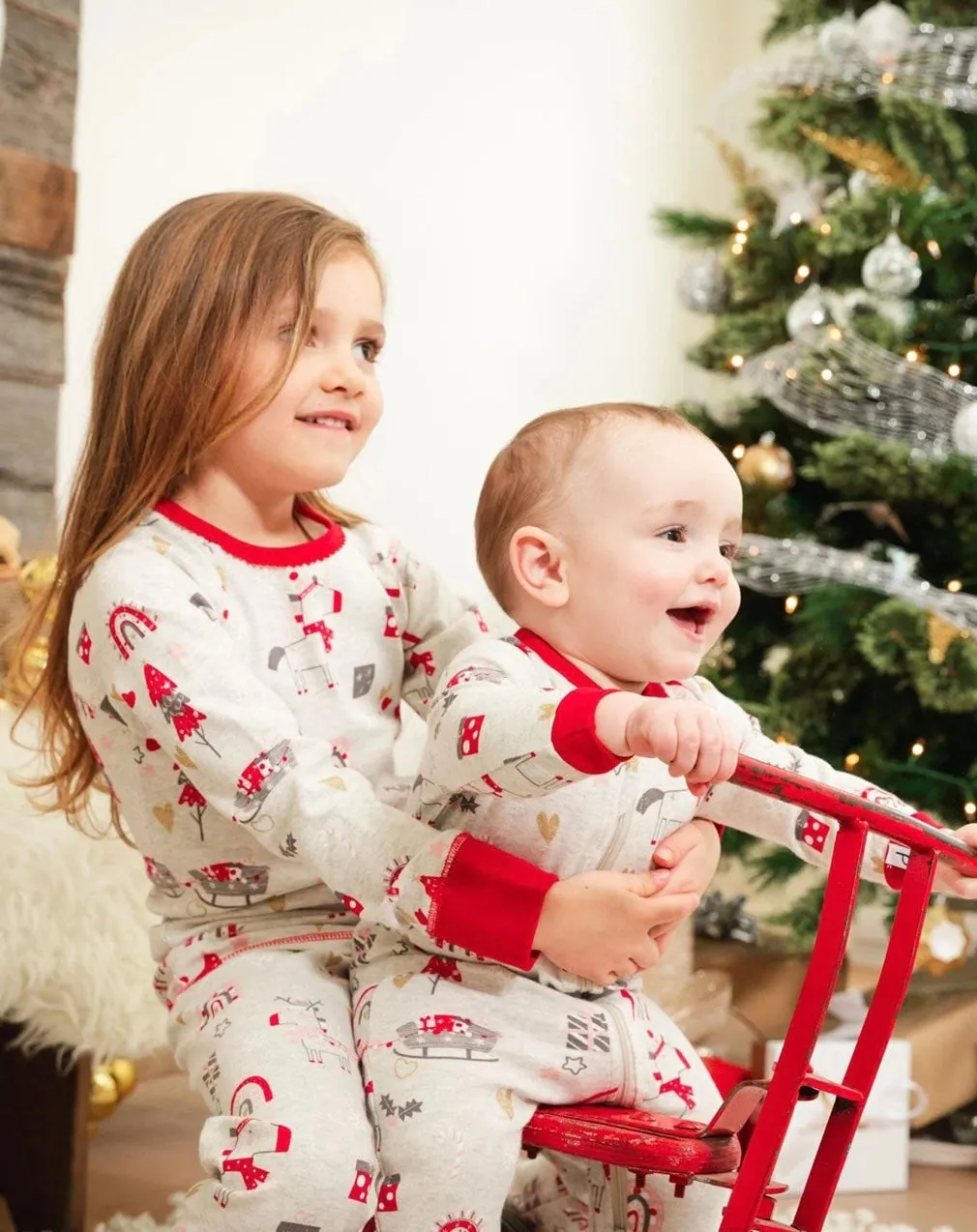 Deux Par Deux Christmas Unicorns Organic Cotton 2 Piece Pajama Set: Size 2 to 12 Years