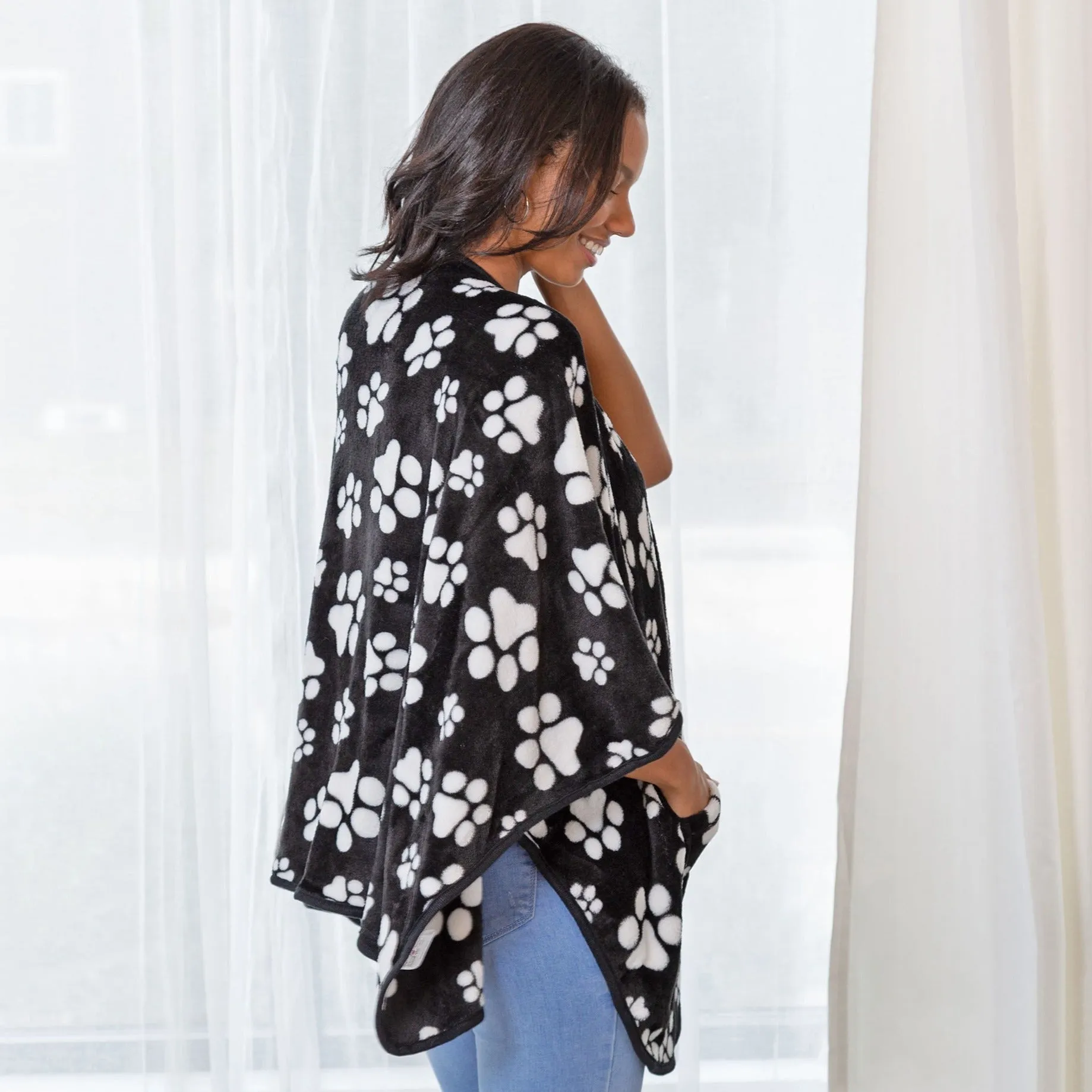 Super Cozy&trade; Paw Print Pocket Shawl
